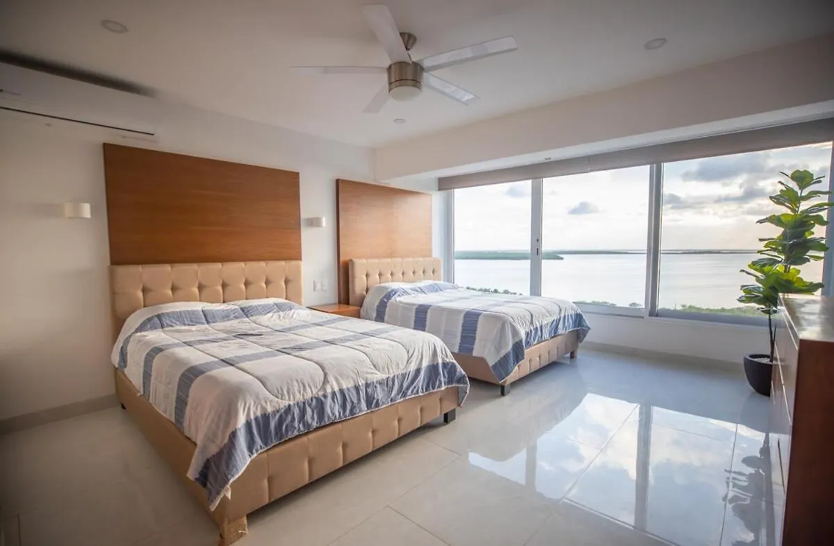Ocean & Lagoon View Penthouse Cancún Appartement